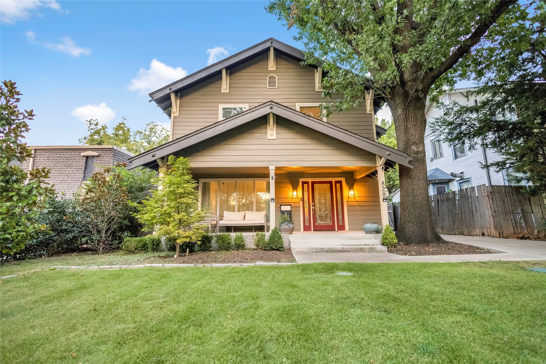828 Elsbeth Street Dallas TX 75208