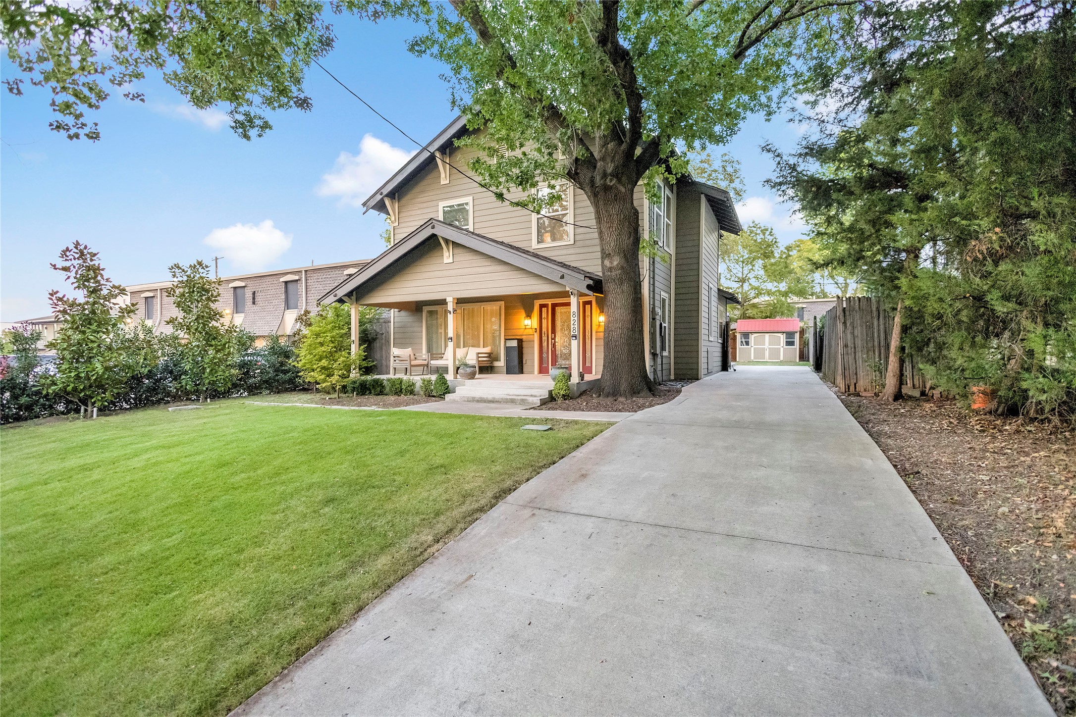 828 Elsbeth Street Dallas TX 75208