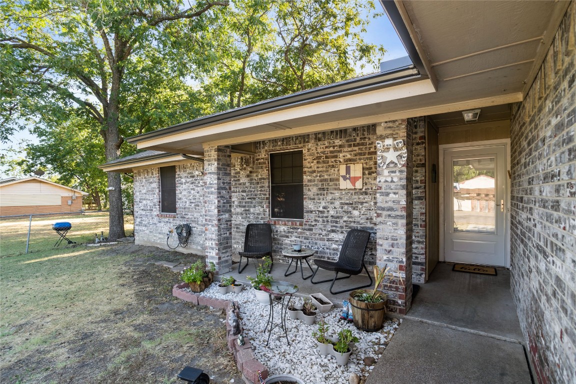 1810 S Clay Street Kaufman TX 75142