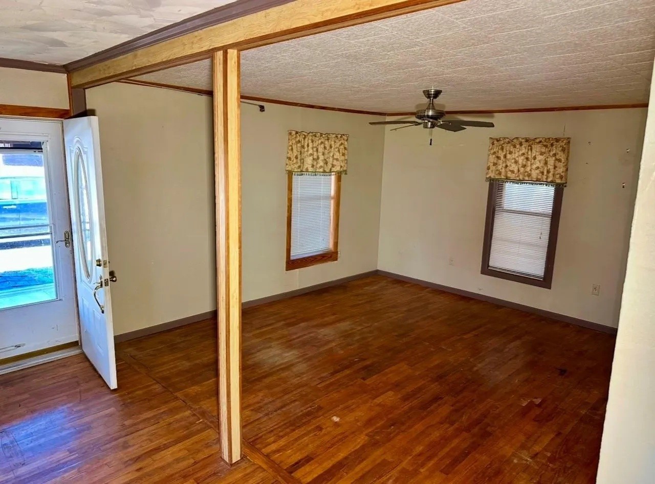 224 W Lowe Avenue De Leon TX 76444