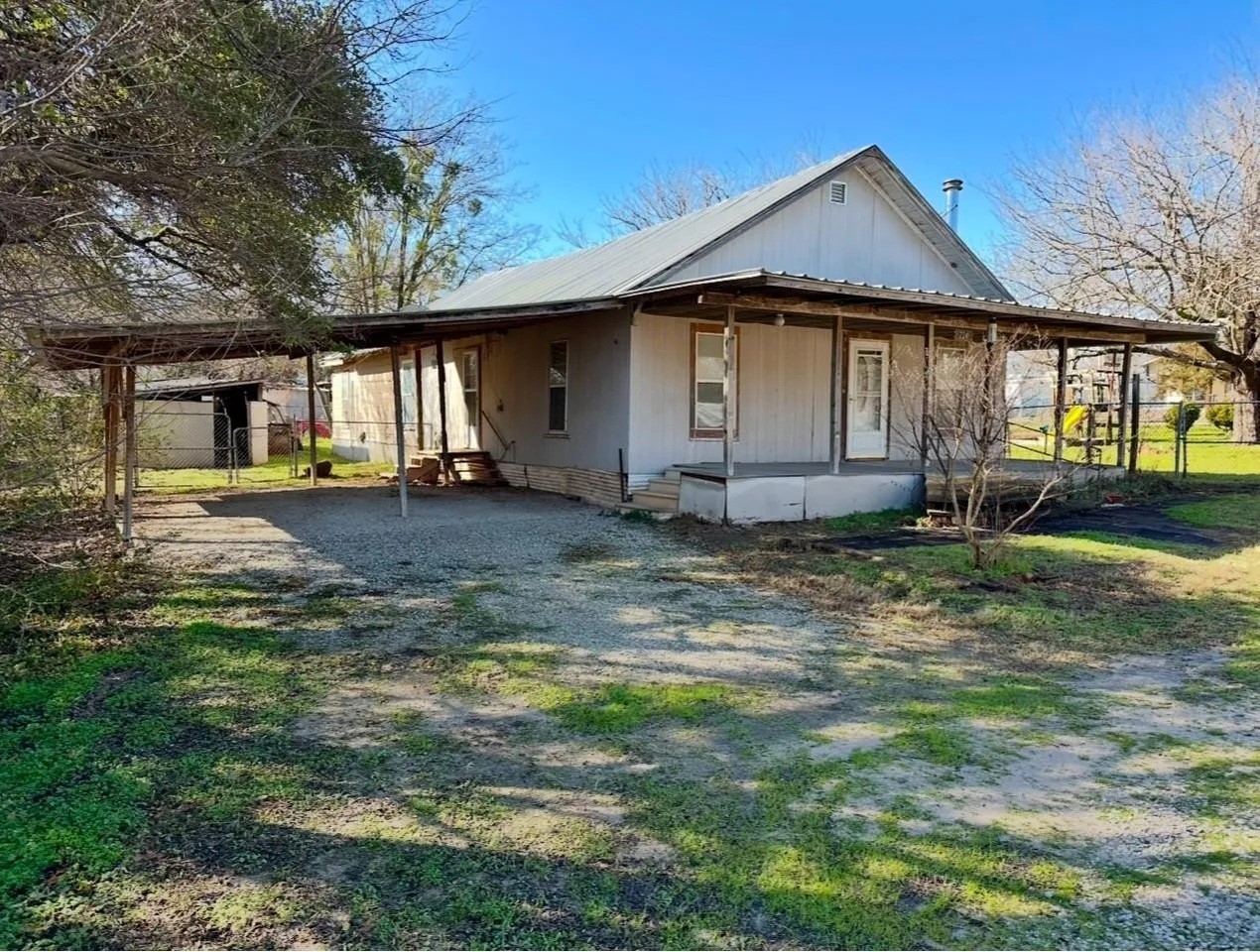 224 W Lowe Avenue De Leon TX 76444