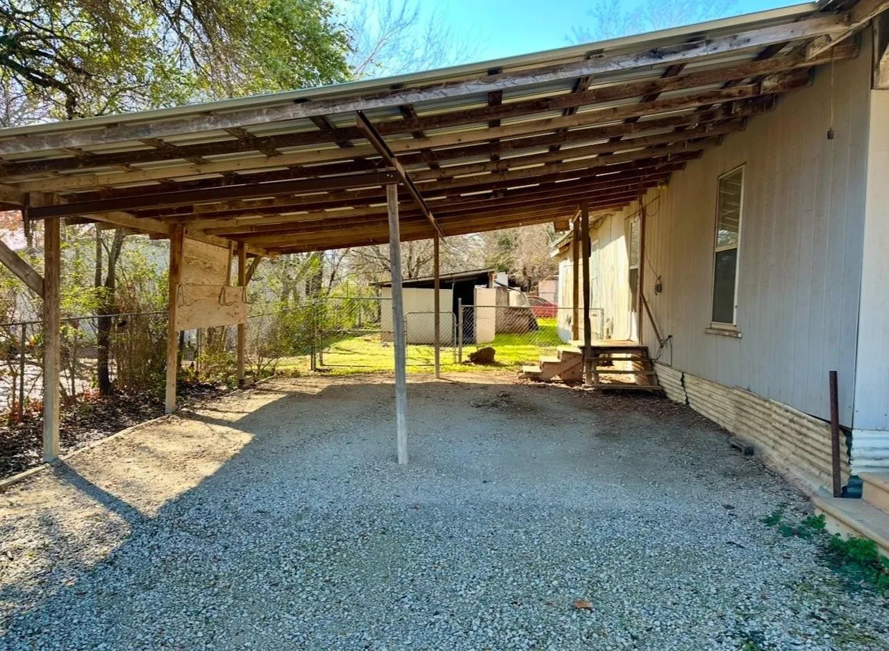 224 W Lowe Avenue De Leon TX 76444