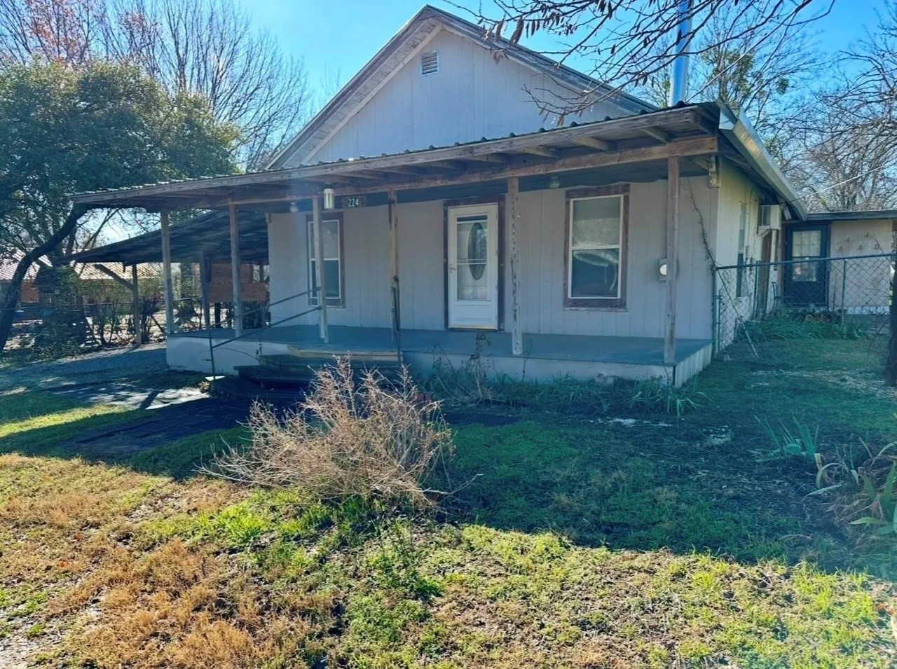 224 W Lowe Avenue De Leon TX 76444