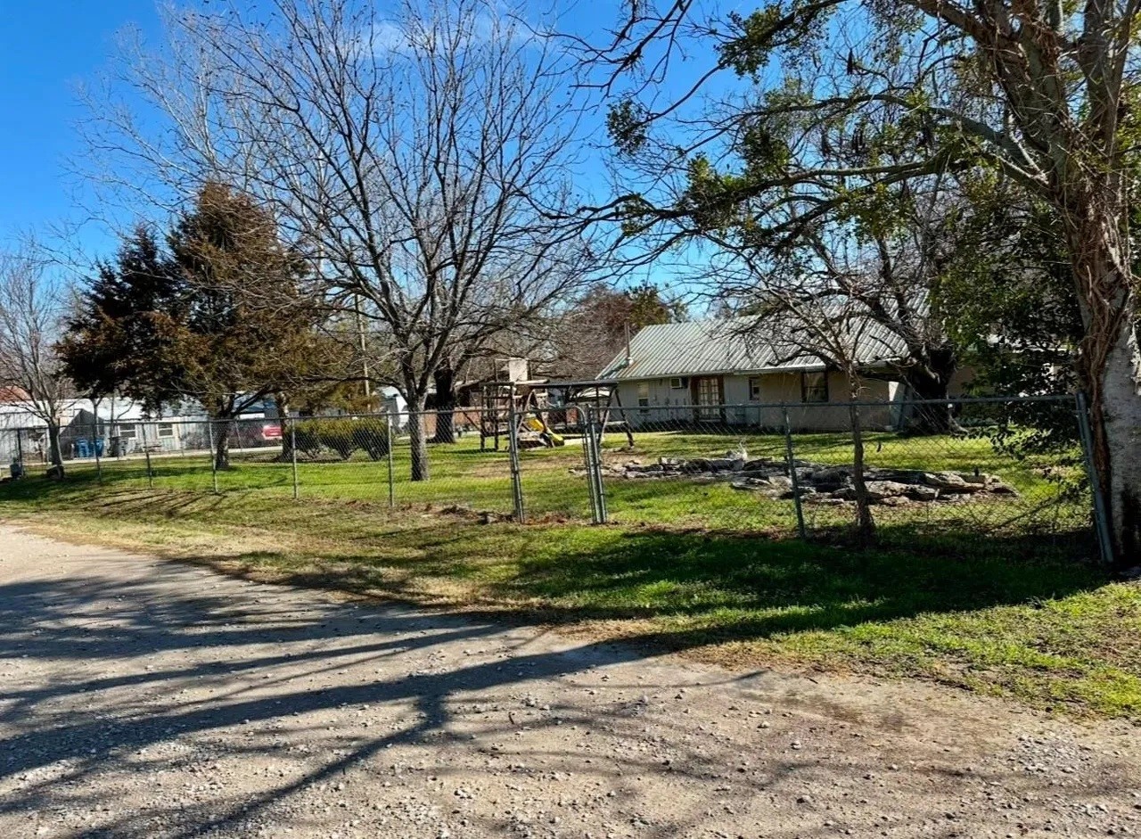 224 W Lowe Avenue De Leon TX 76444