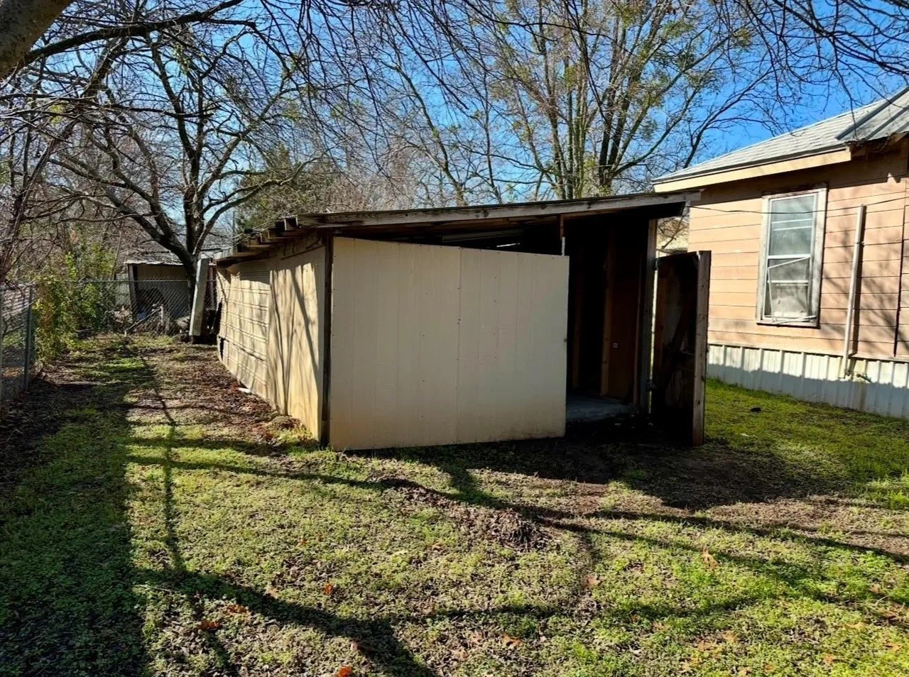 224 W Lowe Avenue De Leon TX 76444