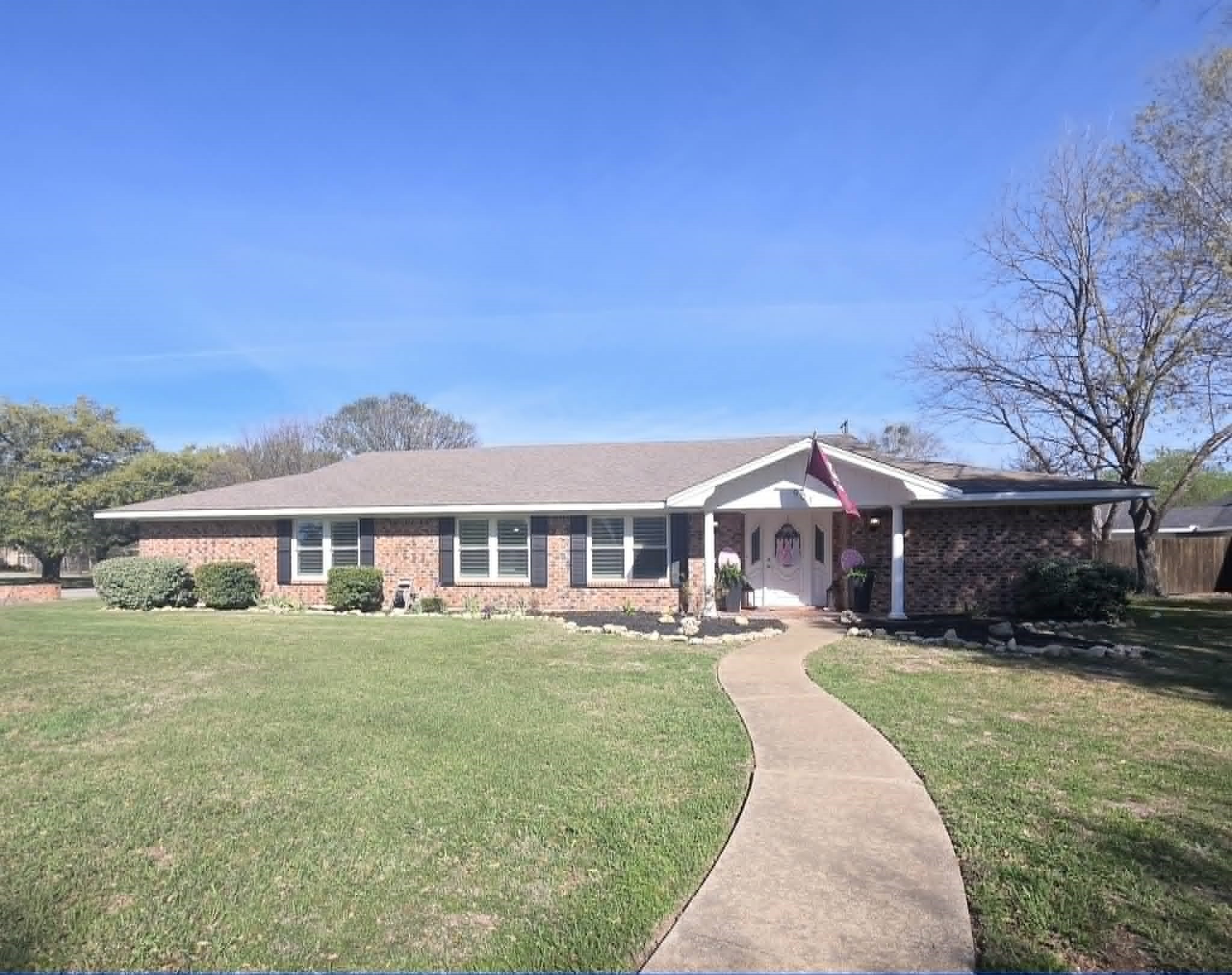 901 Hillandale Street Mexia TX 76667