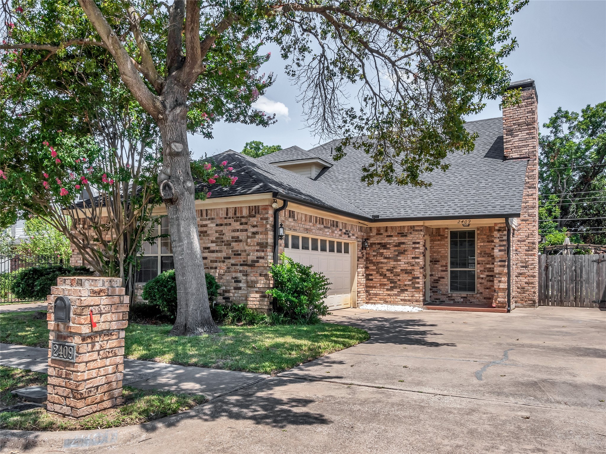 2409 Park Crest Court Irving TX 75060
