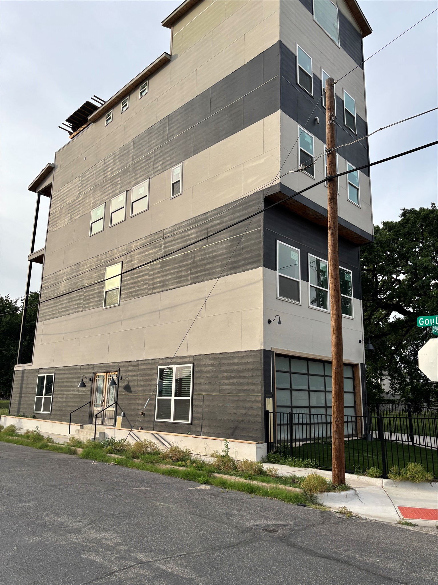 1401 Seegar Street Dallas TX 75215