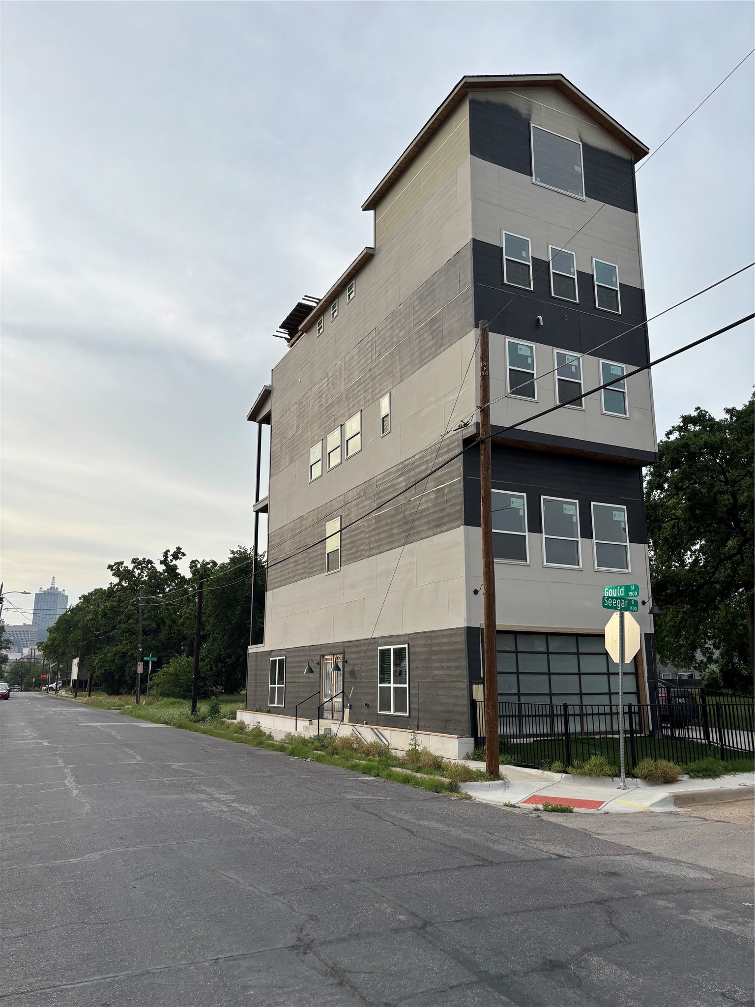 1401 Seegar Street Dallas TX 75215