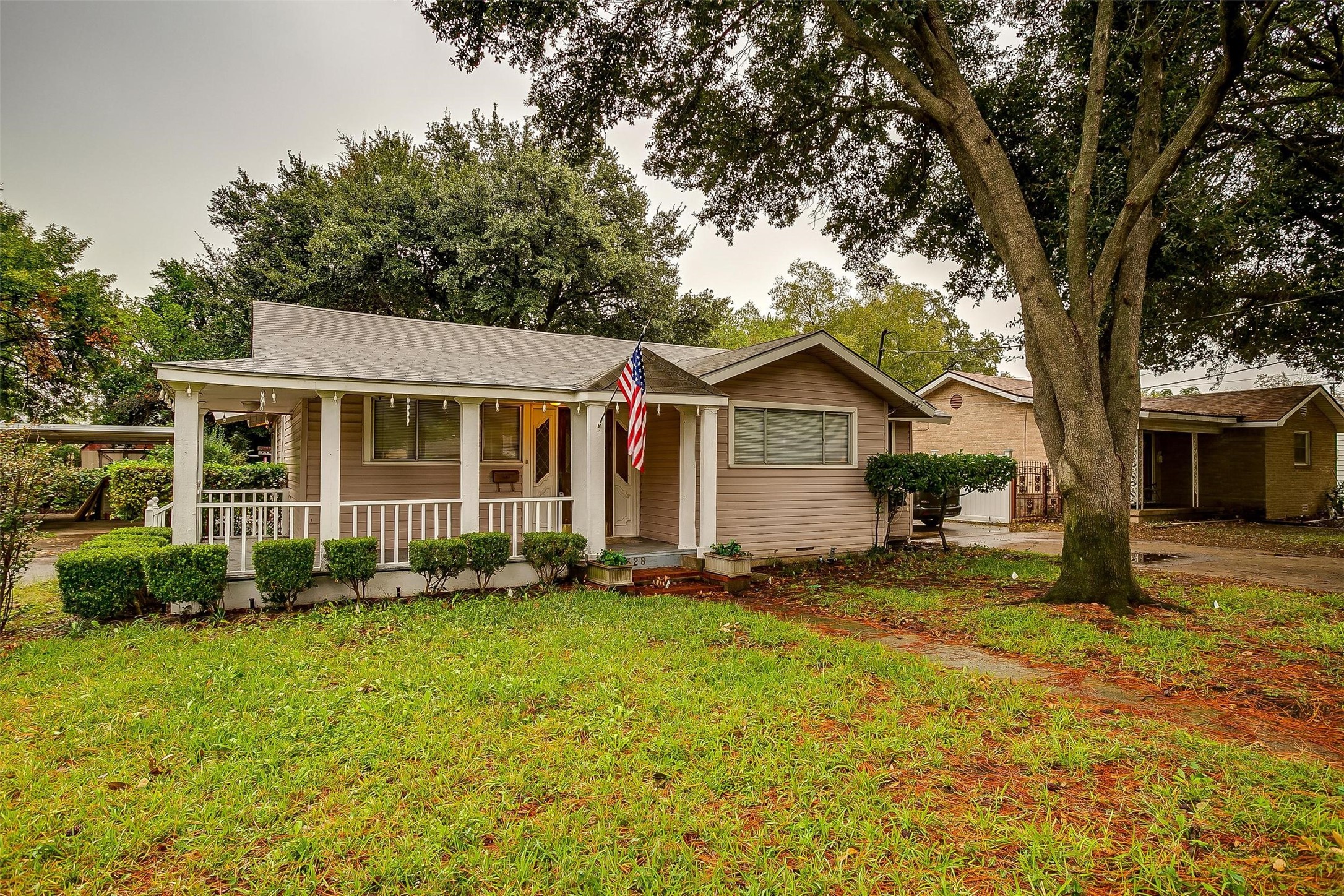 328 Frontier Street River Oaks TX 76114