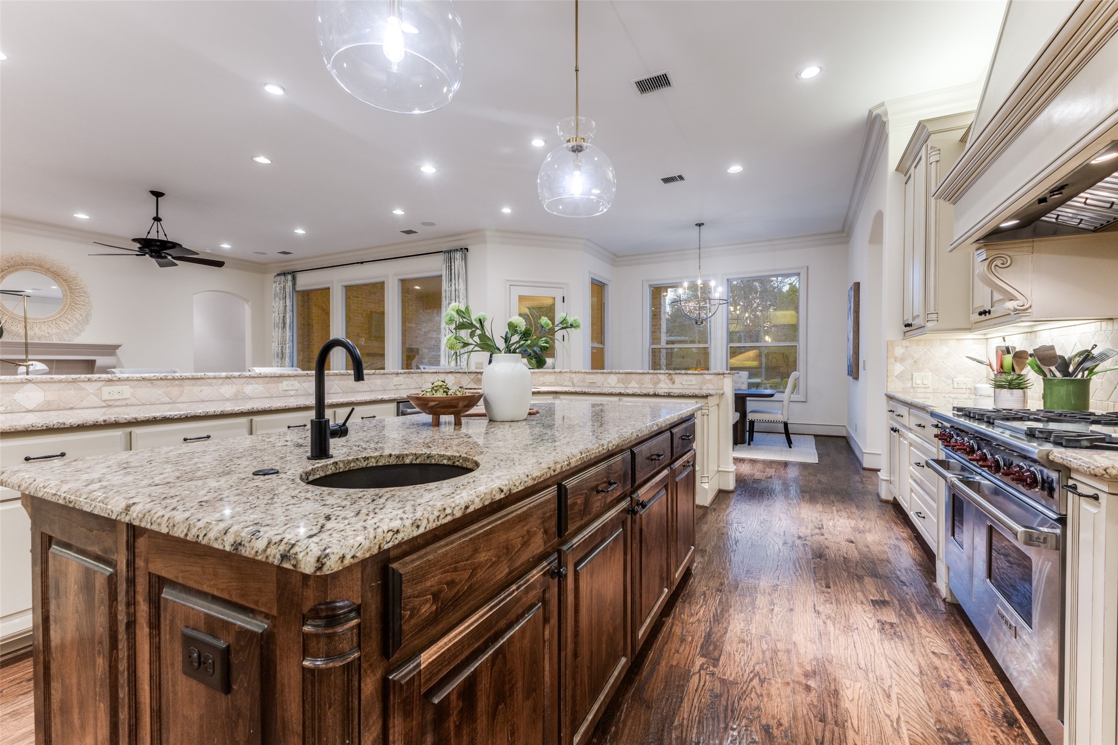 6031 Azalea Lane Dallas TX 75230