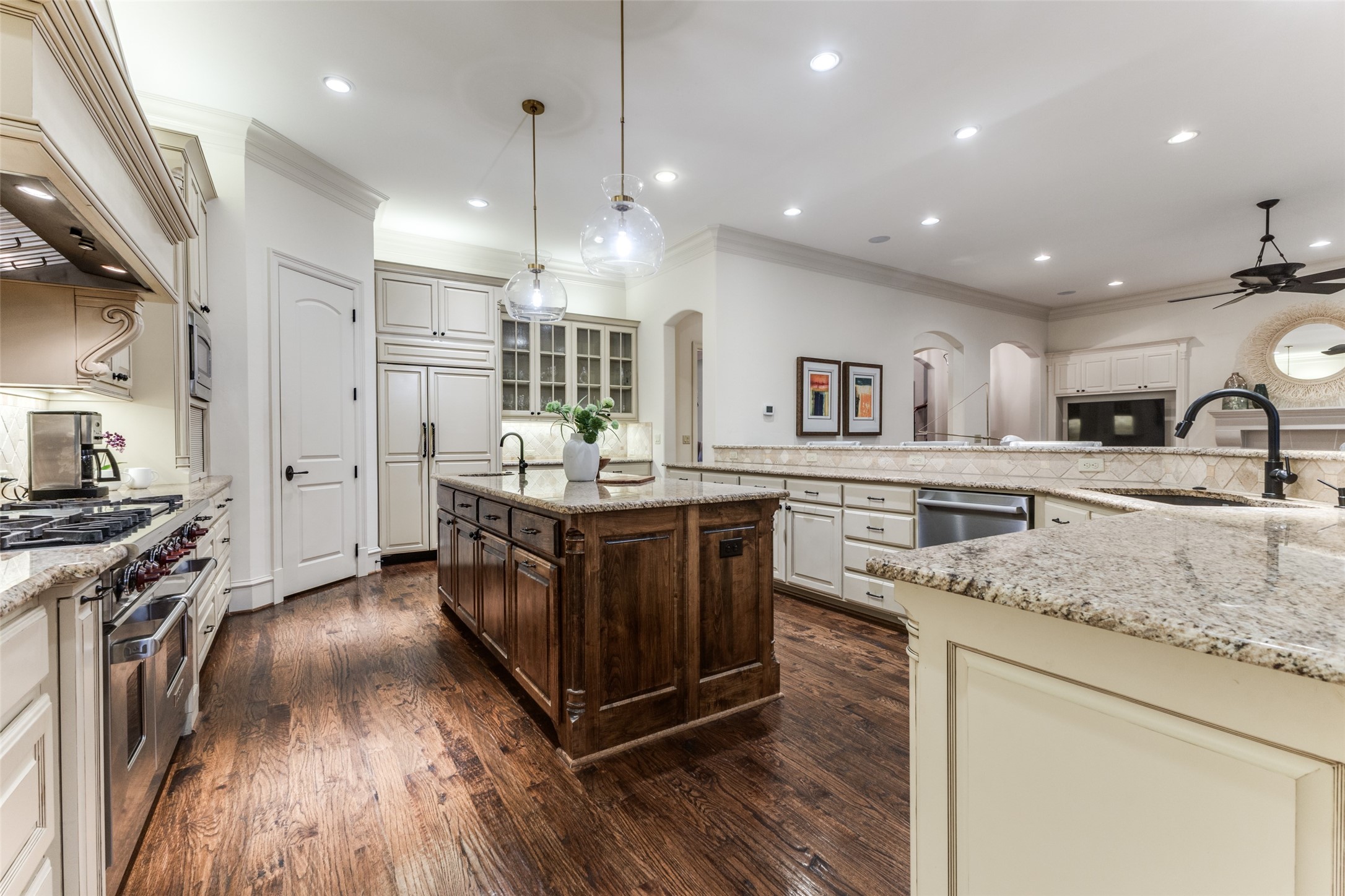 6031 Azalea Lane Dallas TX 75230