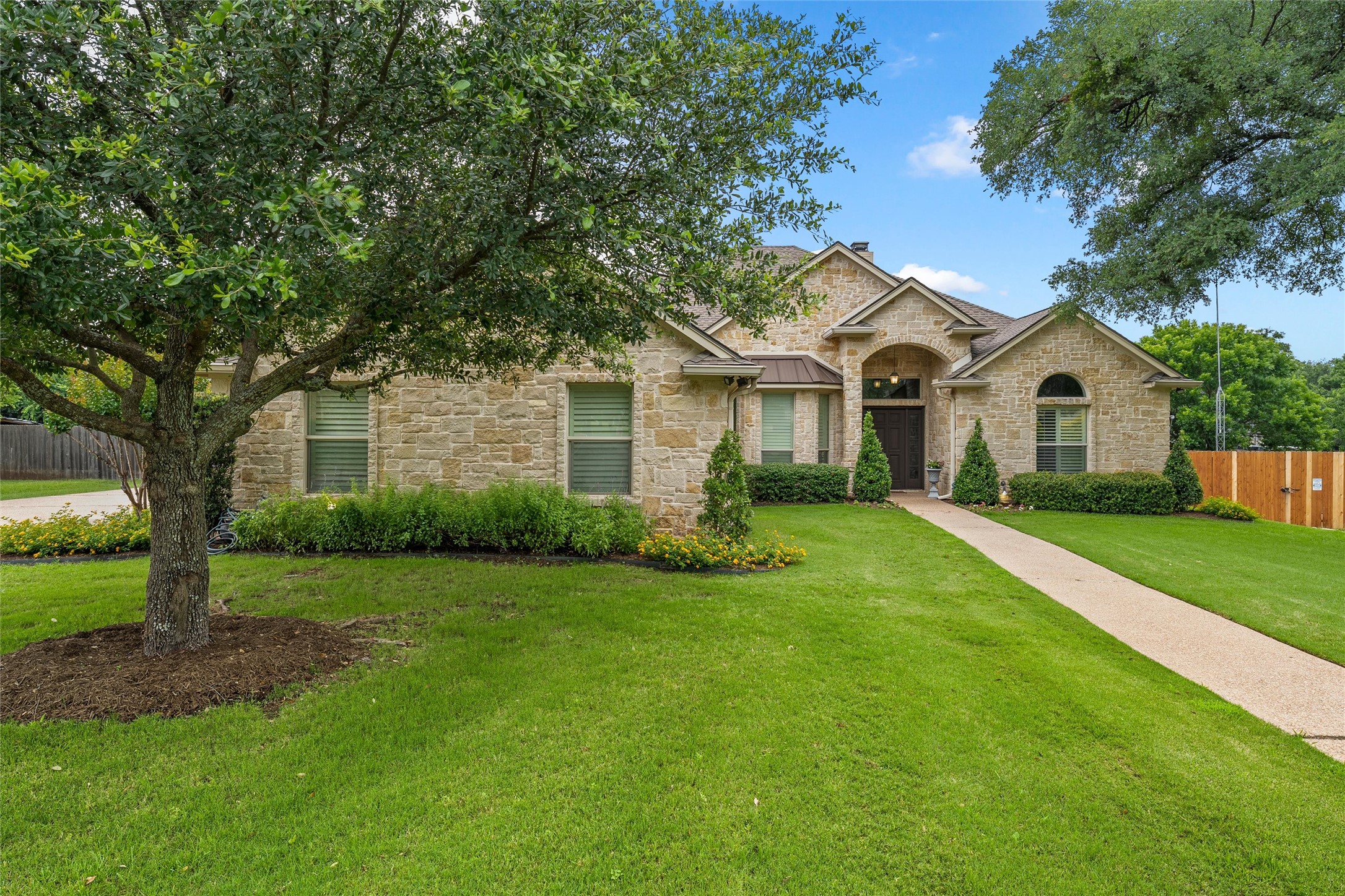 112 Stone Manor Drive Mcgregor TX 76657