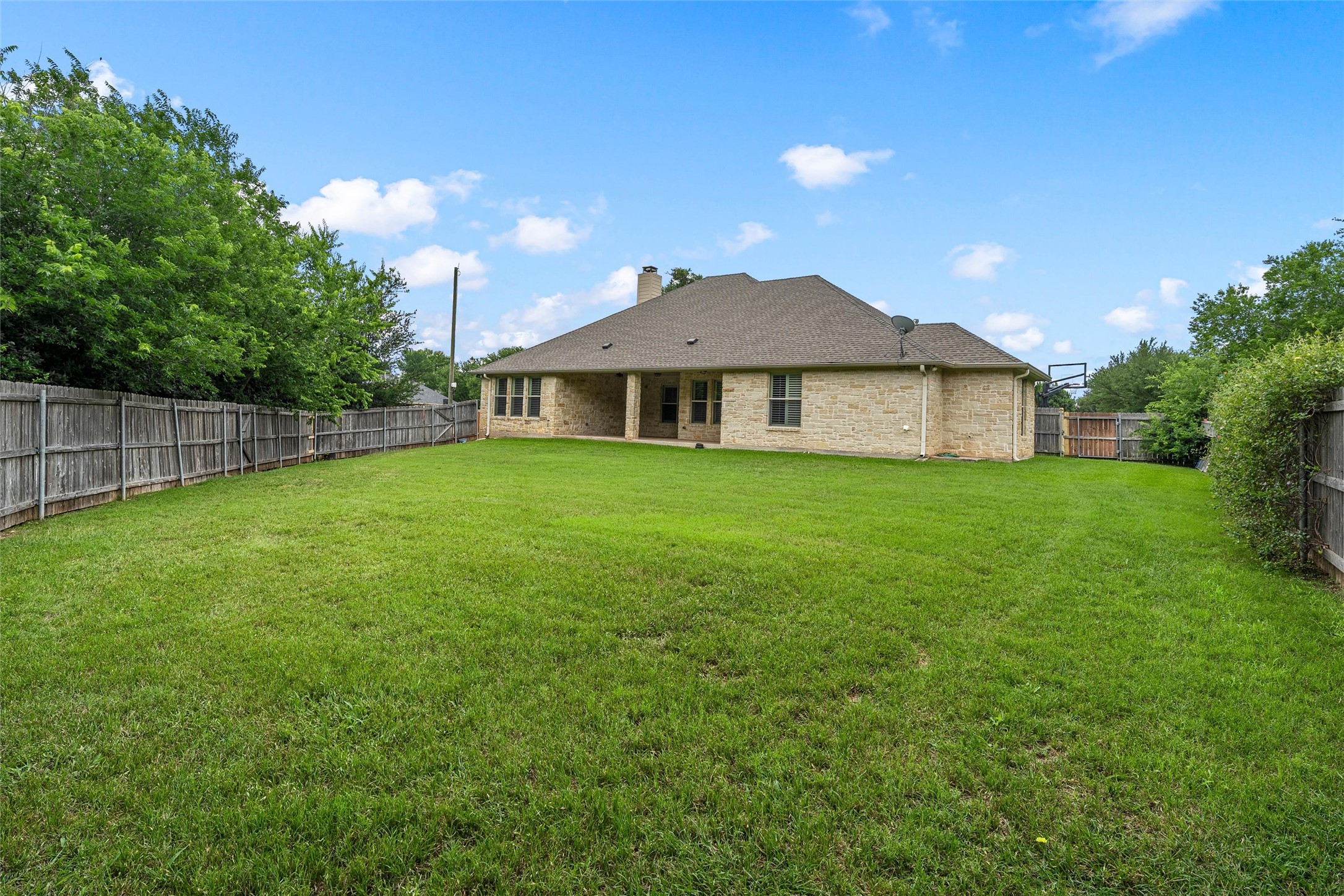 112 Stone Manor Drive Mcgregor TX 76657
