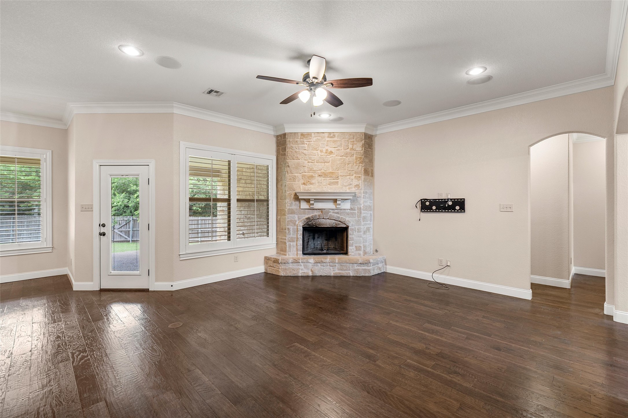 112 Stone Manor Drive Mcgregor TX 76657