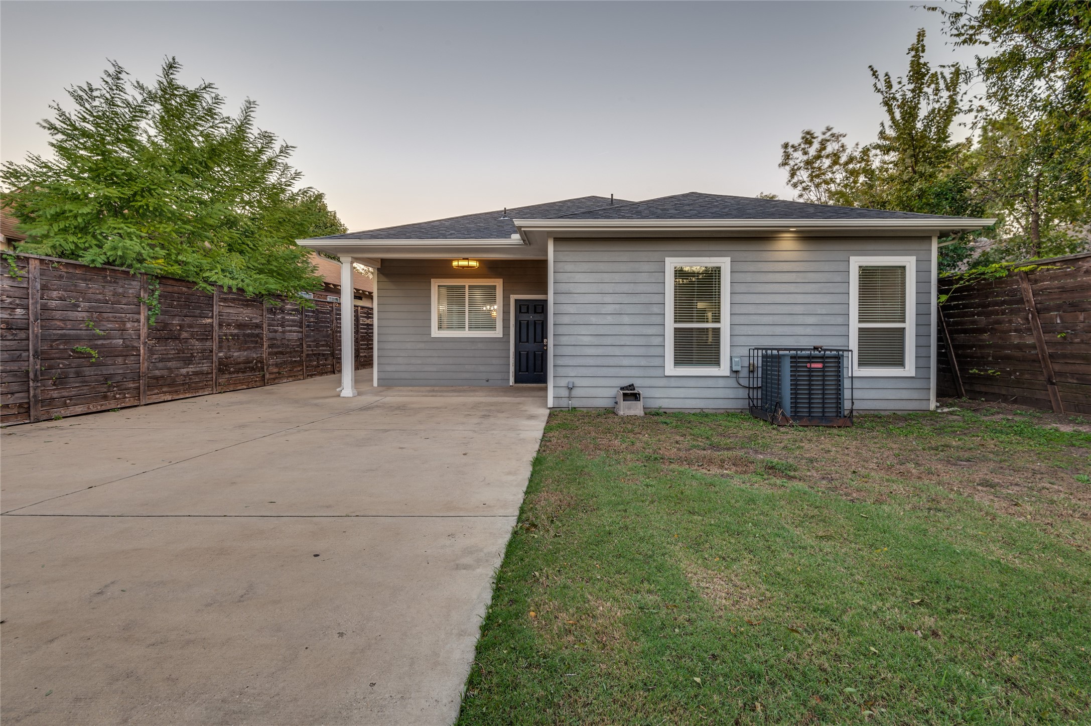 619 Buckalew Street Dallas TX 75208