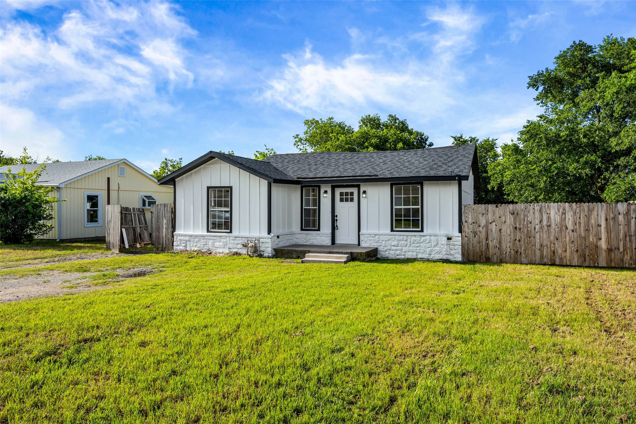 5225 Urbanview Street Sansom Park TX 76114