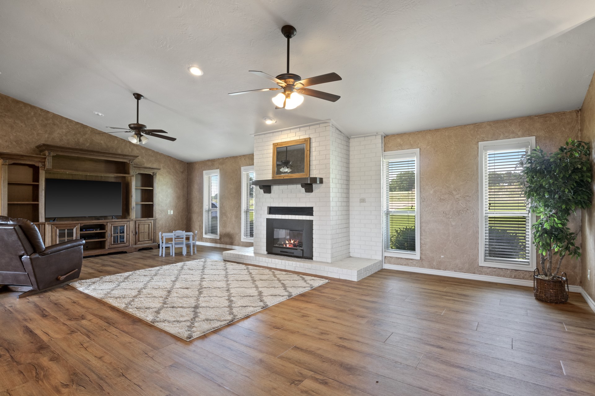 537 SW 12th Avenue Mt Pleasant TX 75455