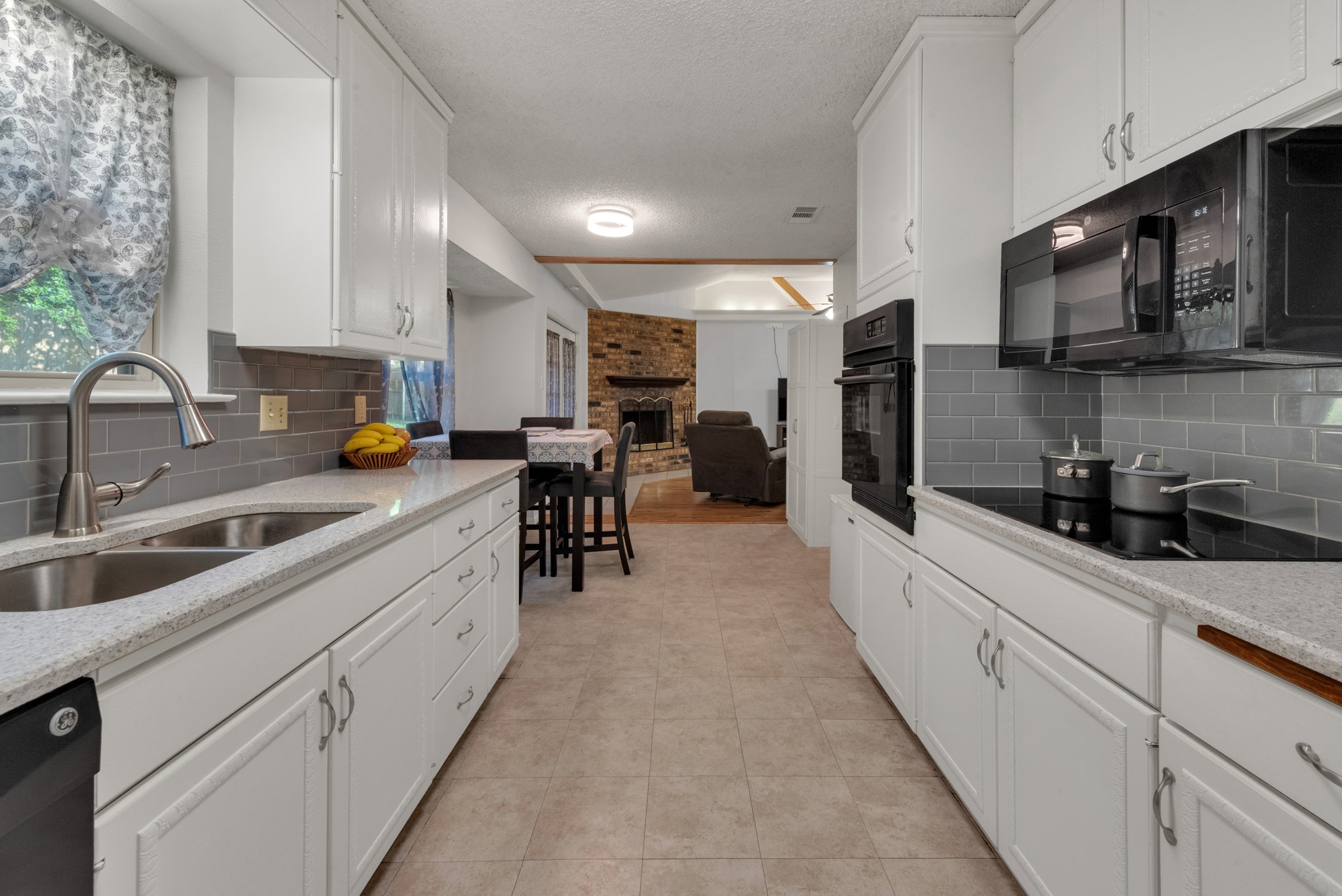 2611 Mintwood Place Arlington TX 76016