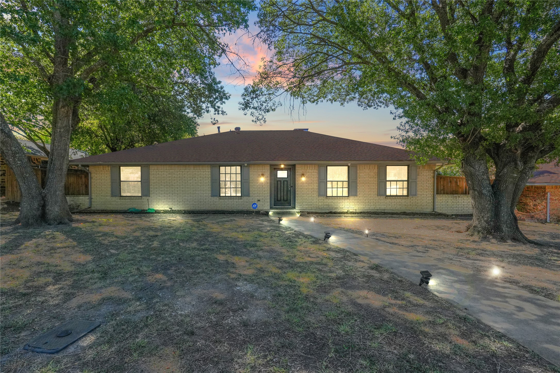 220 Sherwood Lane Desoto TX 75115