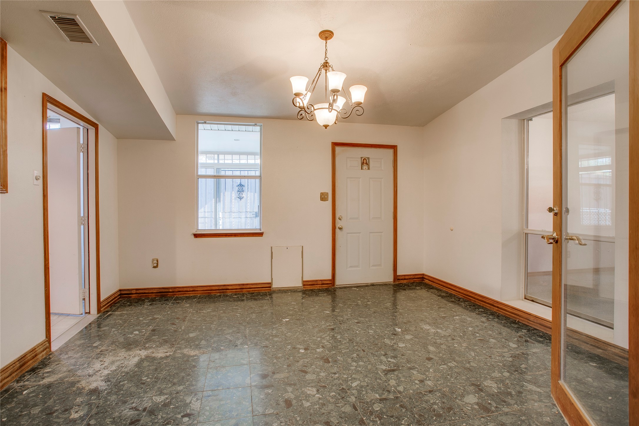 614 Marshalldell Avenue Dallas TX 75211