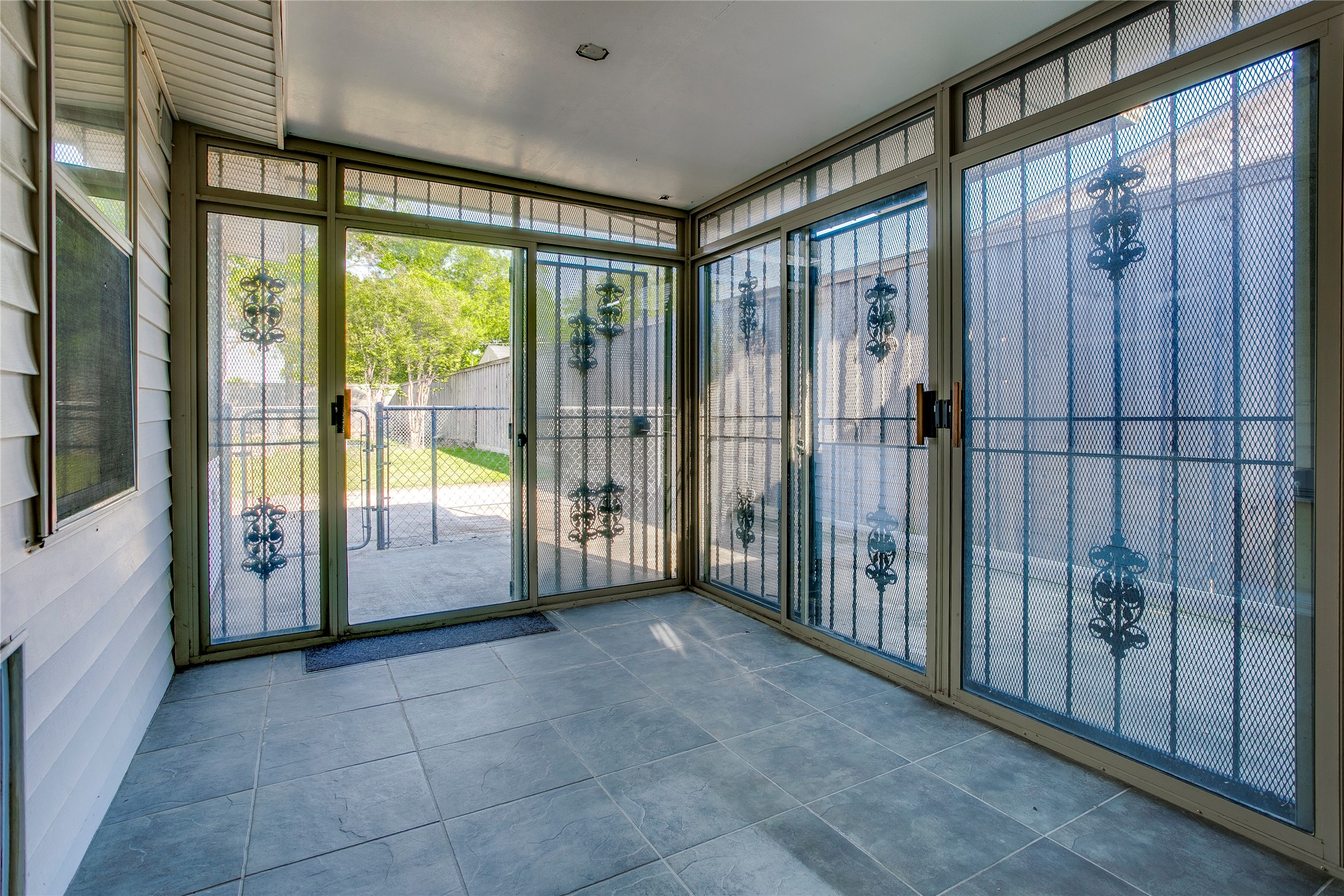 614 Marshalldell Avenue Dallas TX 75211