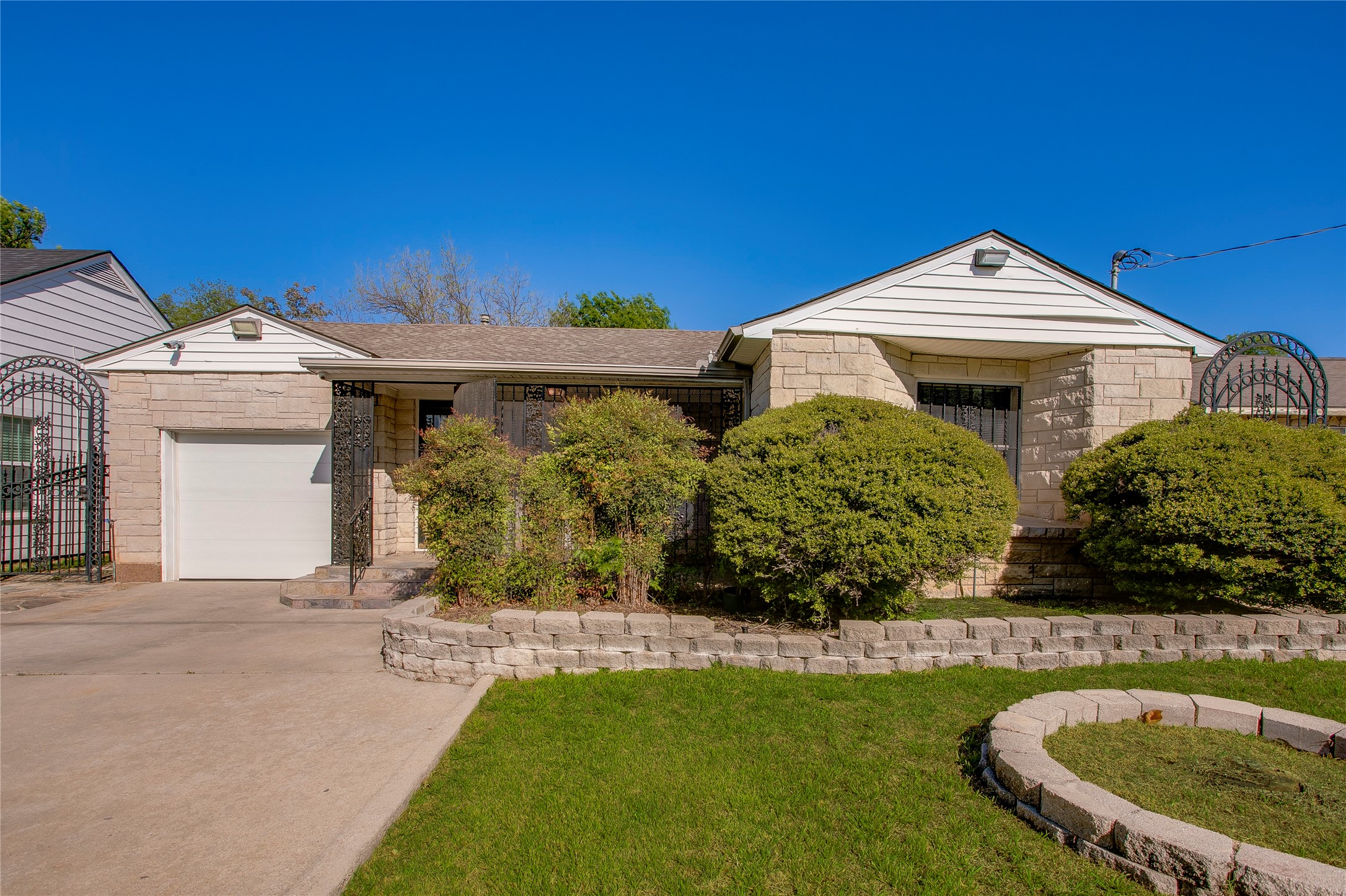 614 Marshalldell Avenue Dallas TX 75211