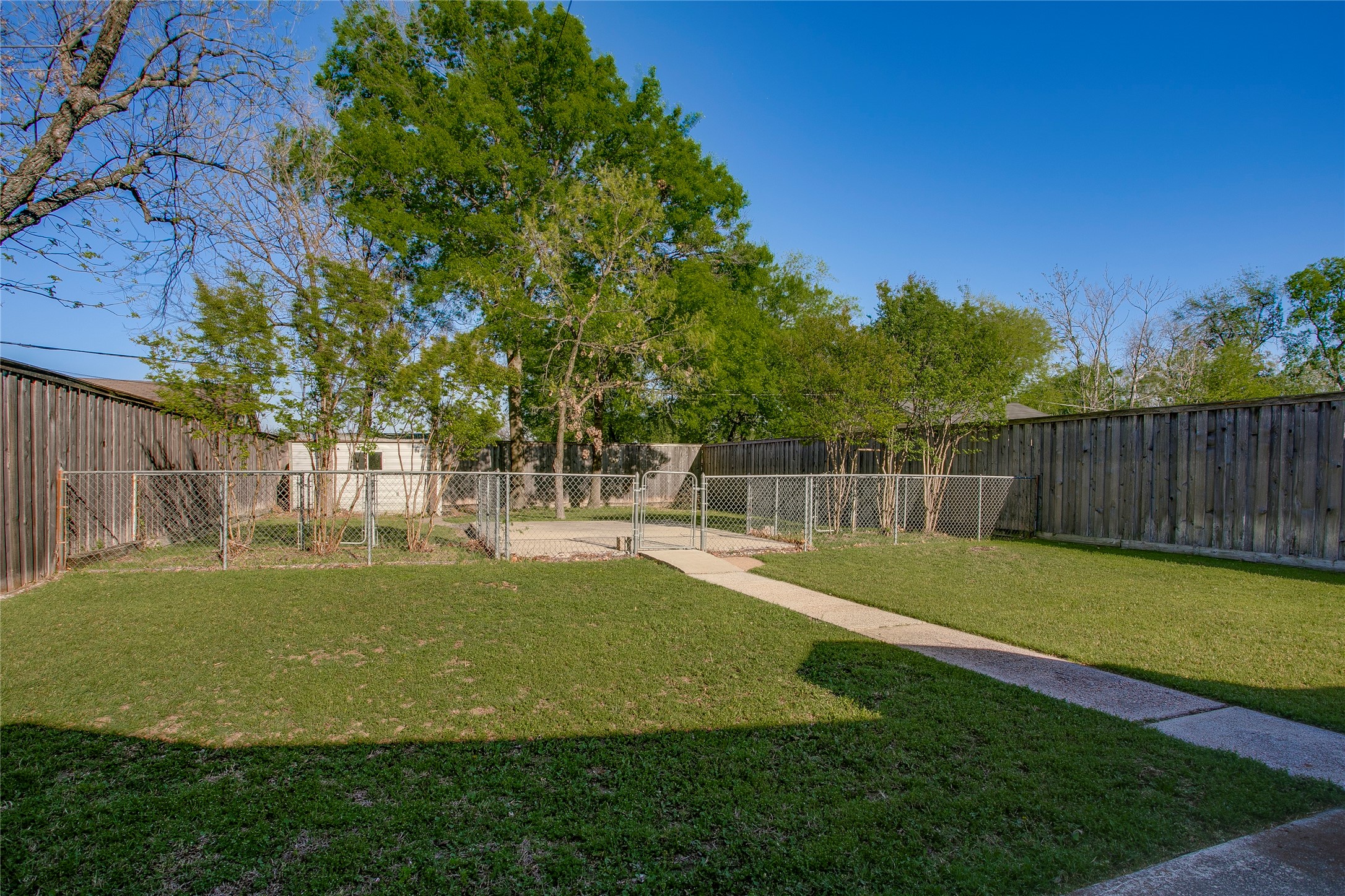 614 Marshalldell Avenue Dallas TX 75211