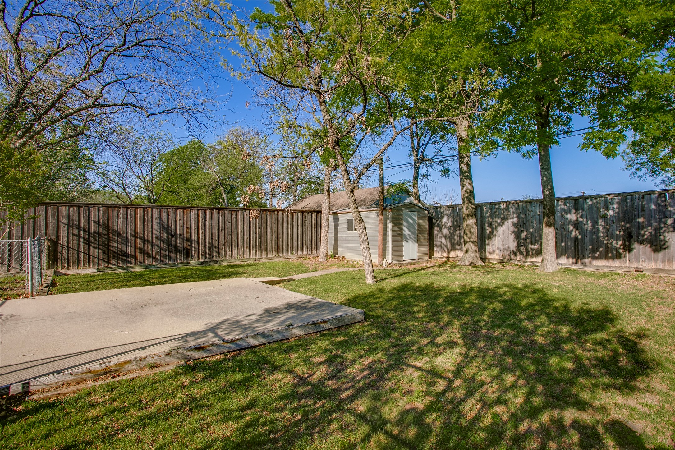 614 Marshalldell Avenue Dallas TX 75211