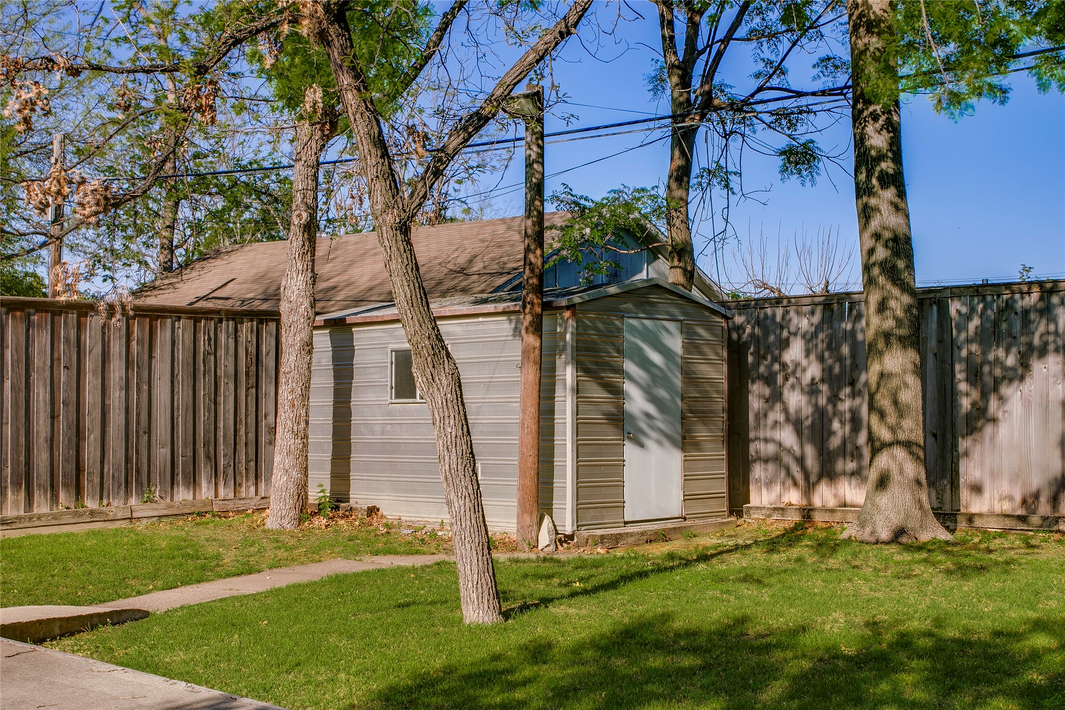 614 Marshalldell Avenue Dallas TX 75211