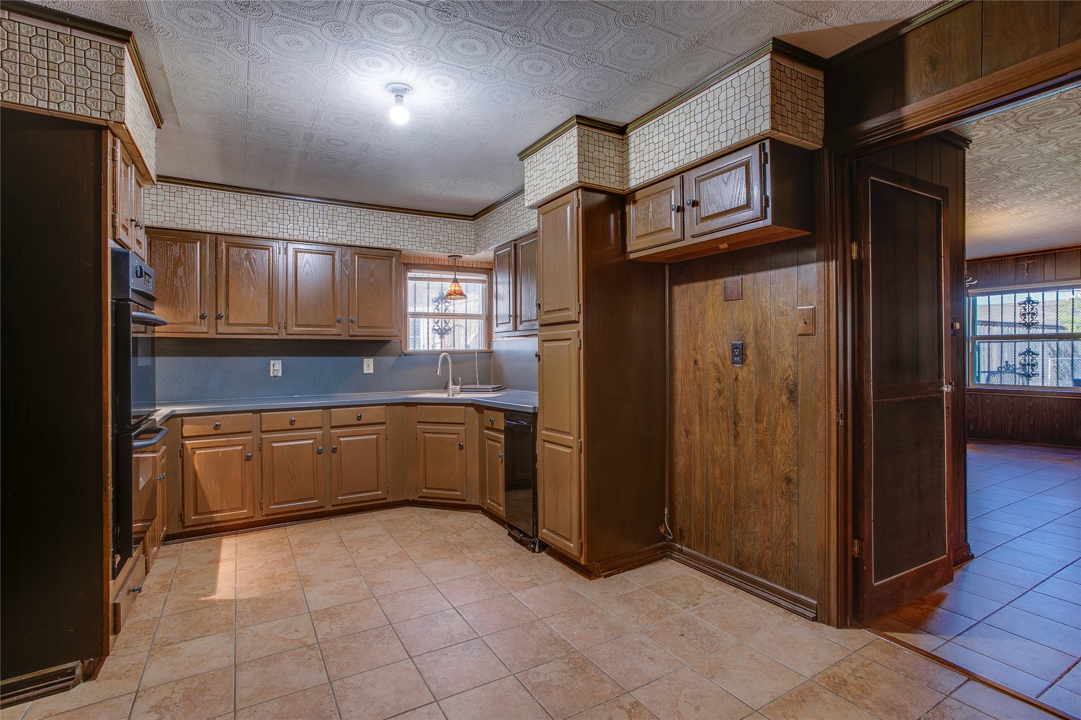 614 Marshalldell Avenue Dallas TX 75211