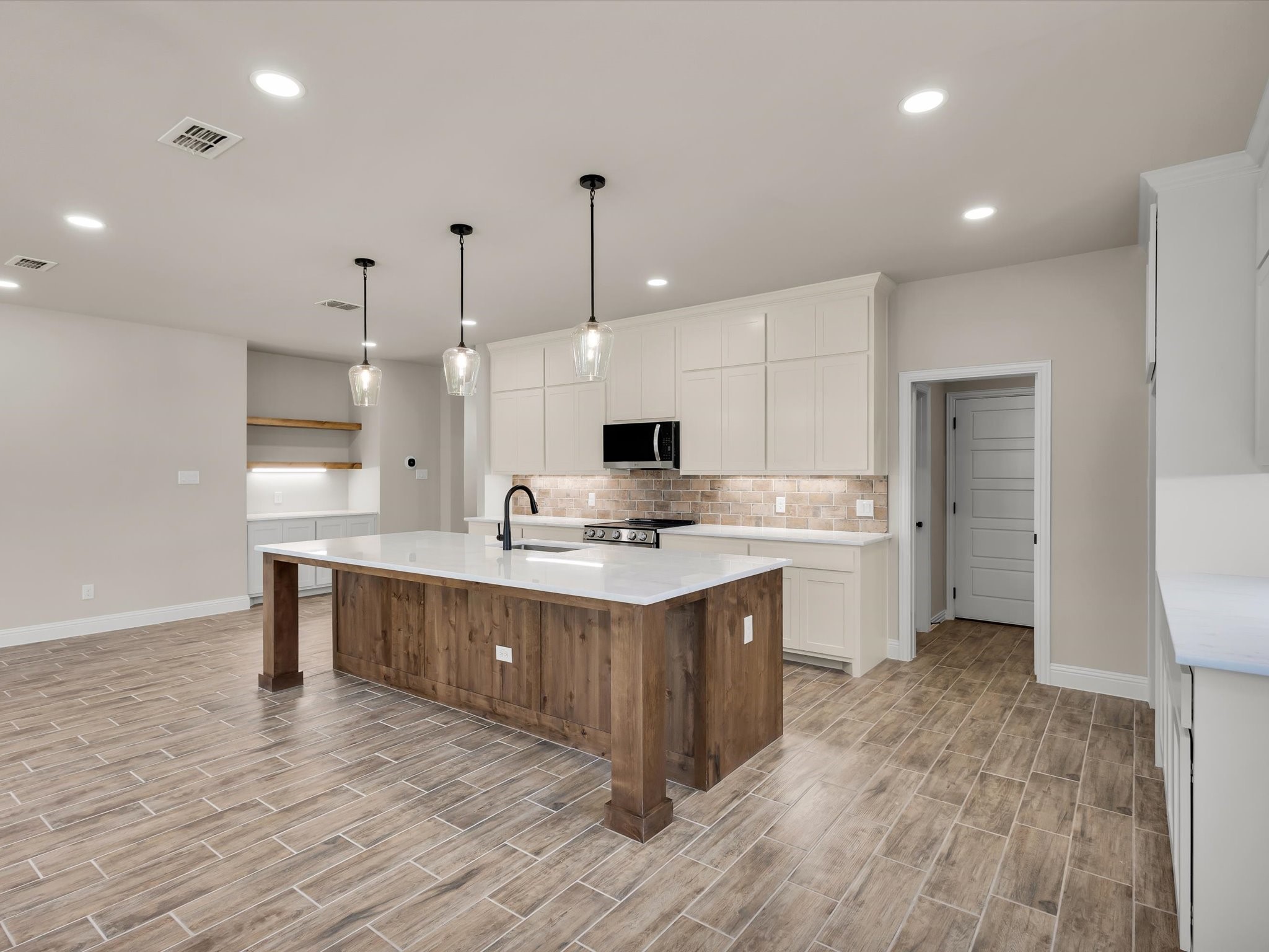 612 Jameson Springtown TX 76082