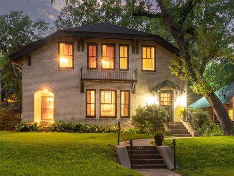 1111 N Edgefield Avenue Dallas TX 75208