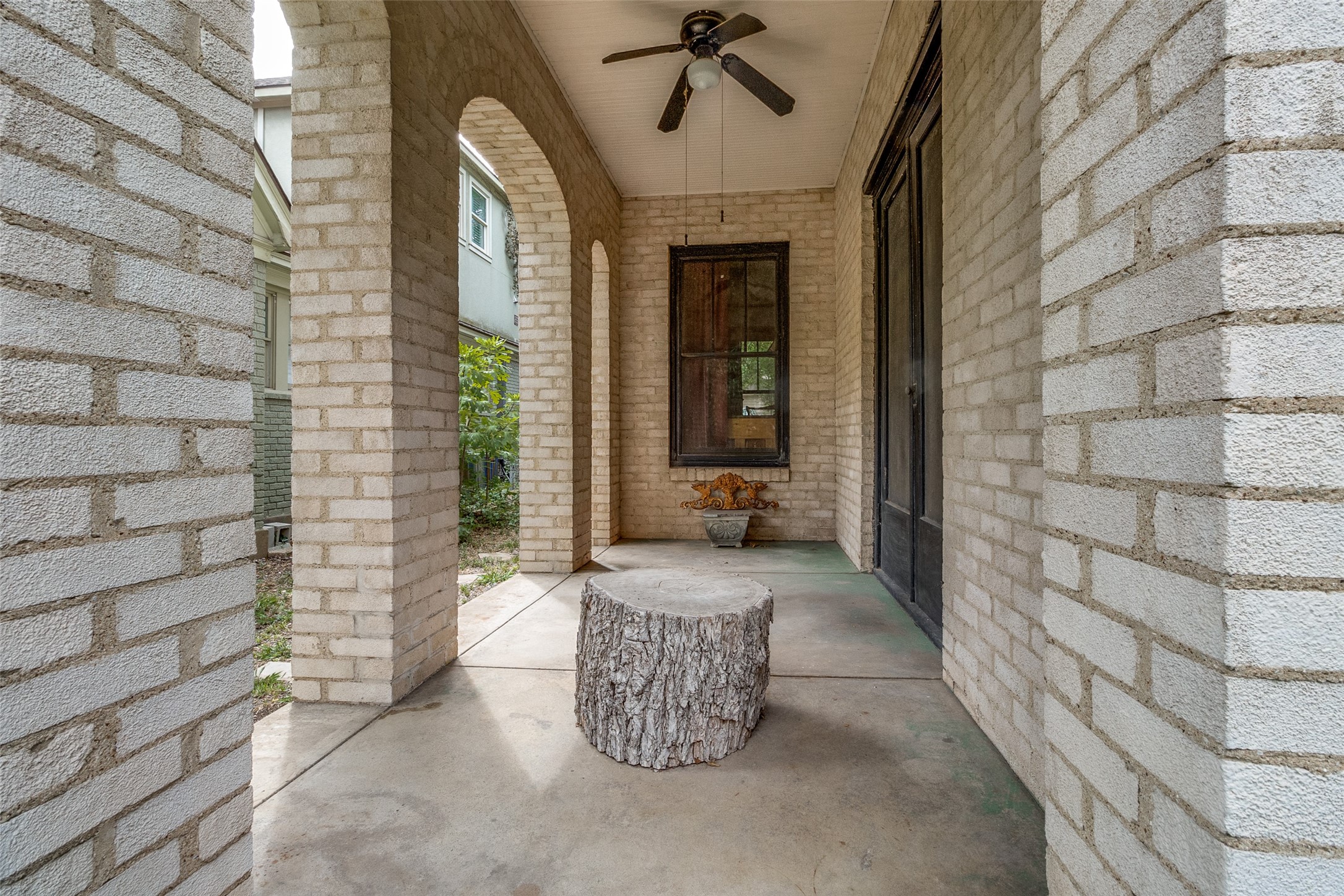 1111 N Edgefield Avenue Dallas TX 75208