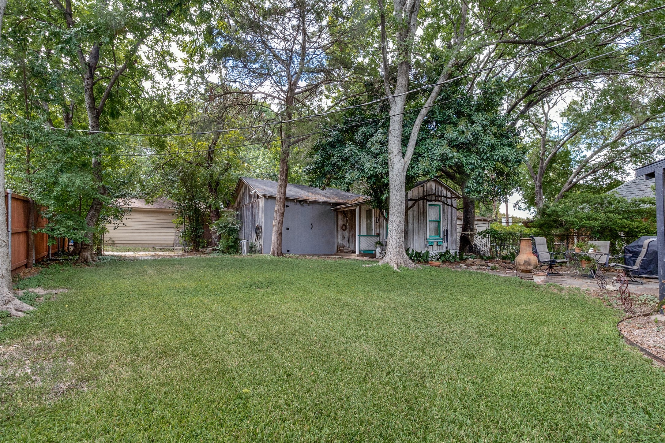 1111 N Edgefield Avenue Dallas TX 75208