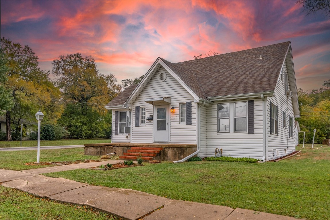 221 N Mckown Avenue Sherman TX 75092