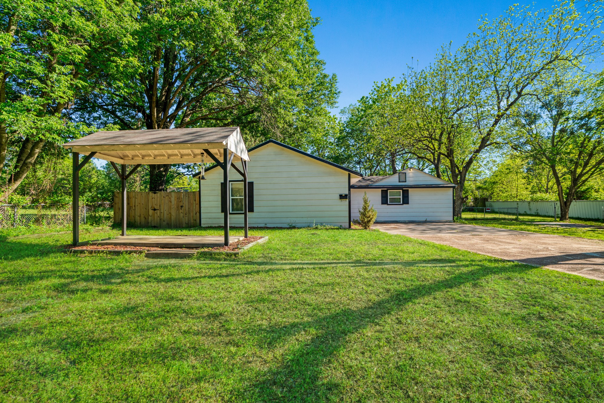 2617 Graham Street Paris TX 75460