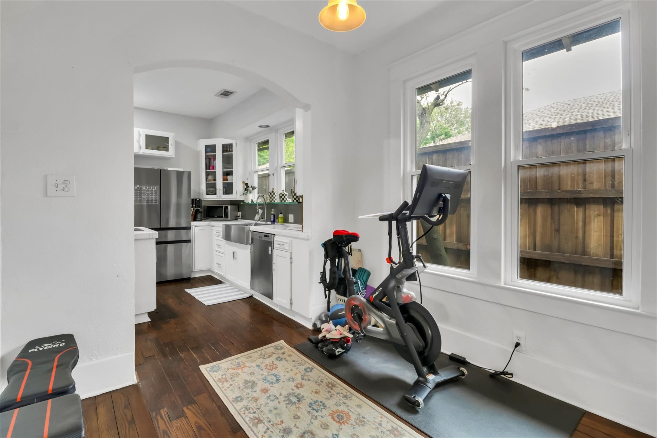 307 N Edgefield Avenue Dallas TX 75208
