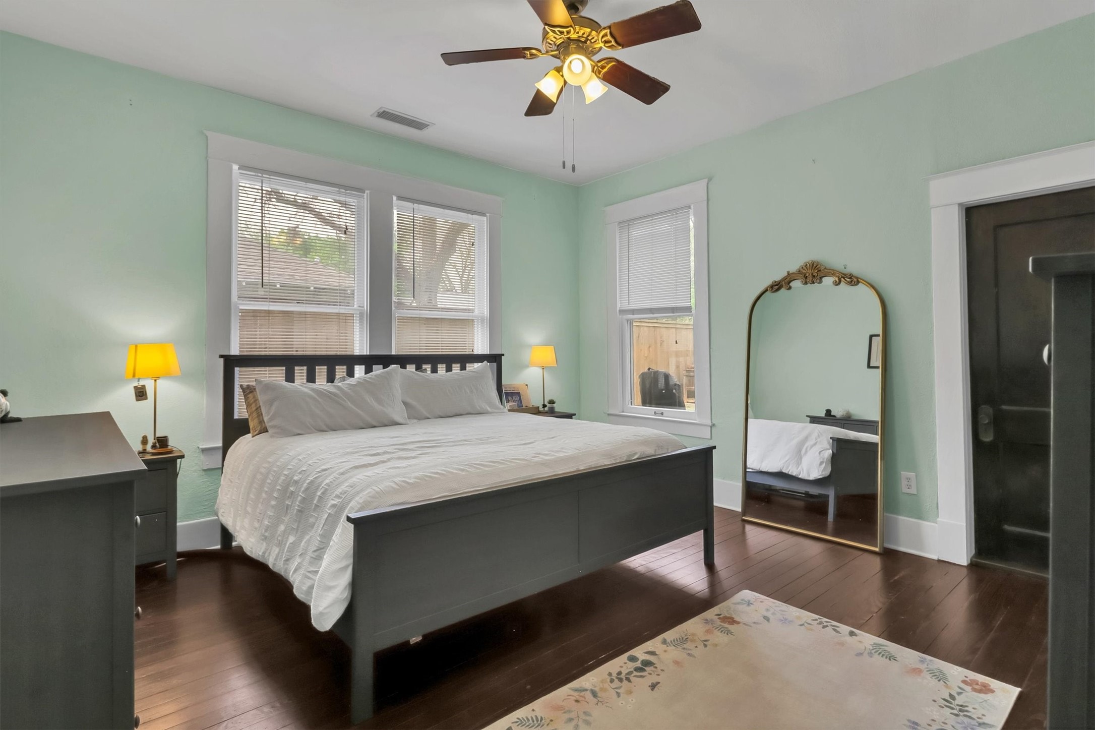 307 N Edgefield Avenue Dallas TX 75208