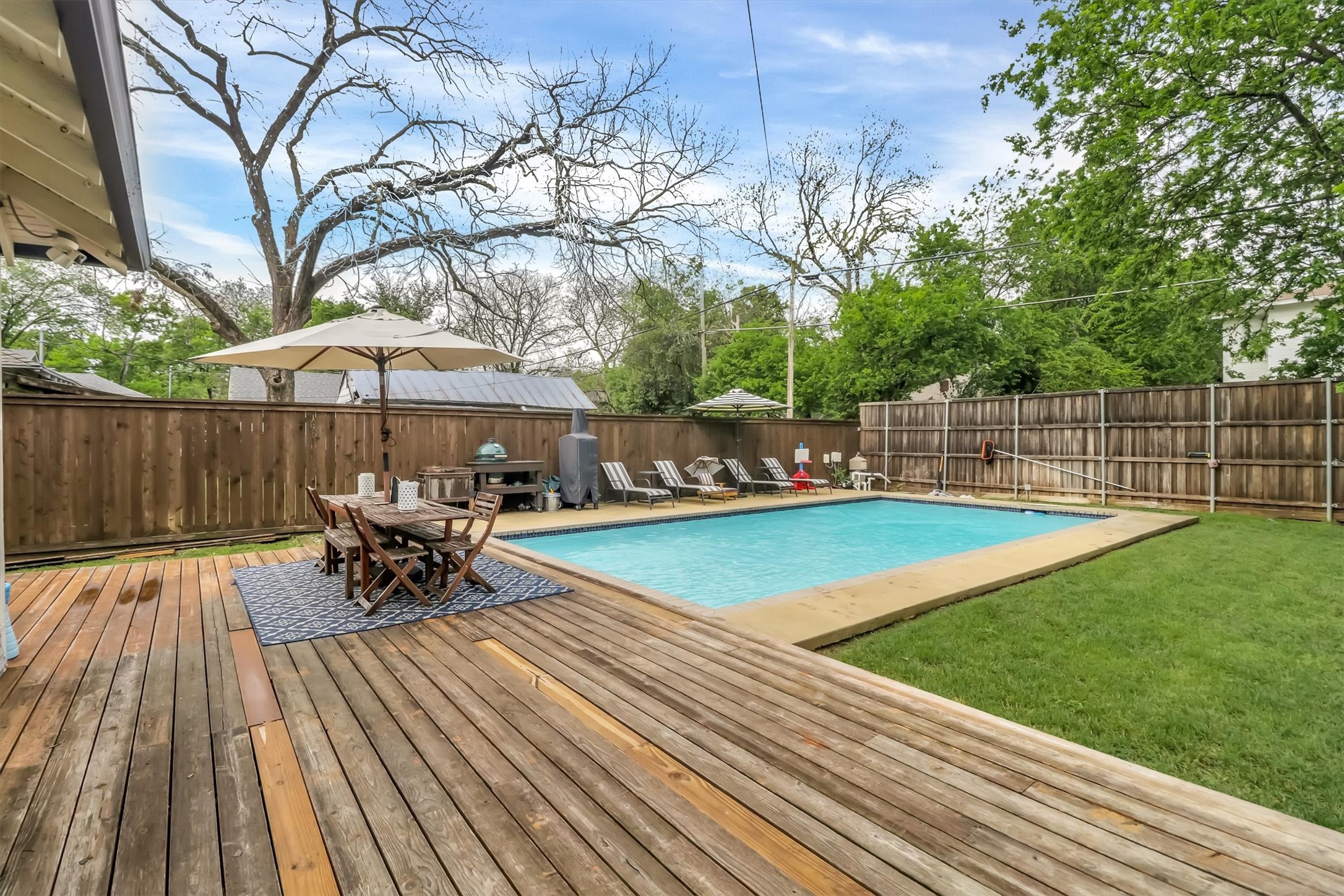 307 N Edgefield Avenue Dallas TX 75208