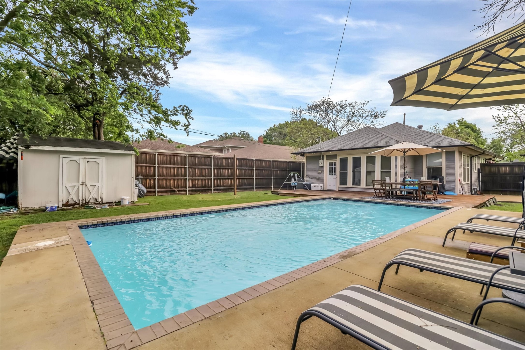 307 N Edgefield Avenue Dallas TX 75208