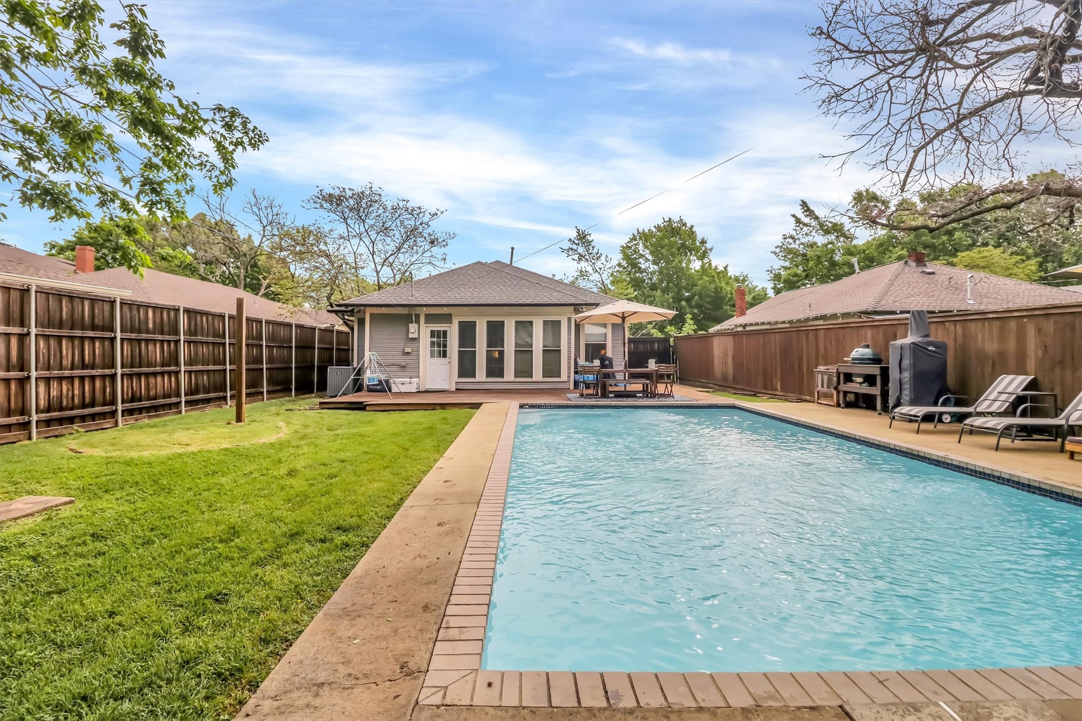307 N Edgefield Avenue Dallas TX 75208