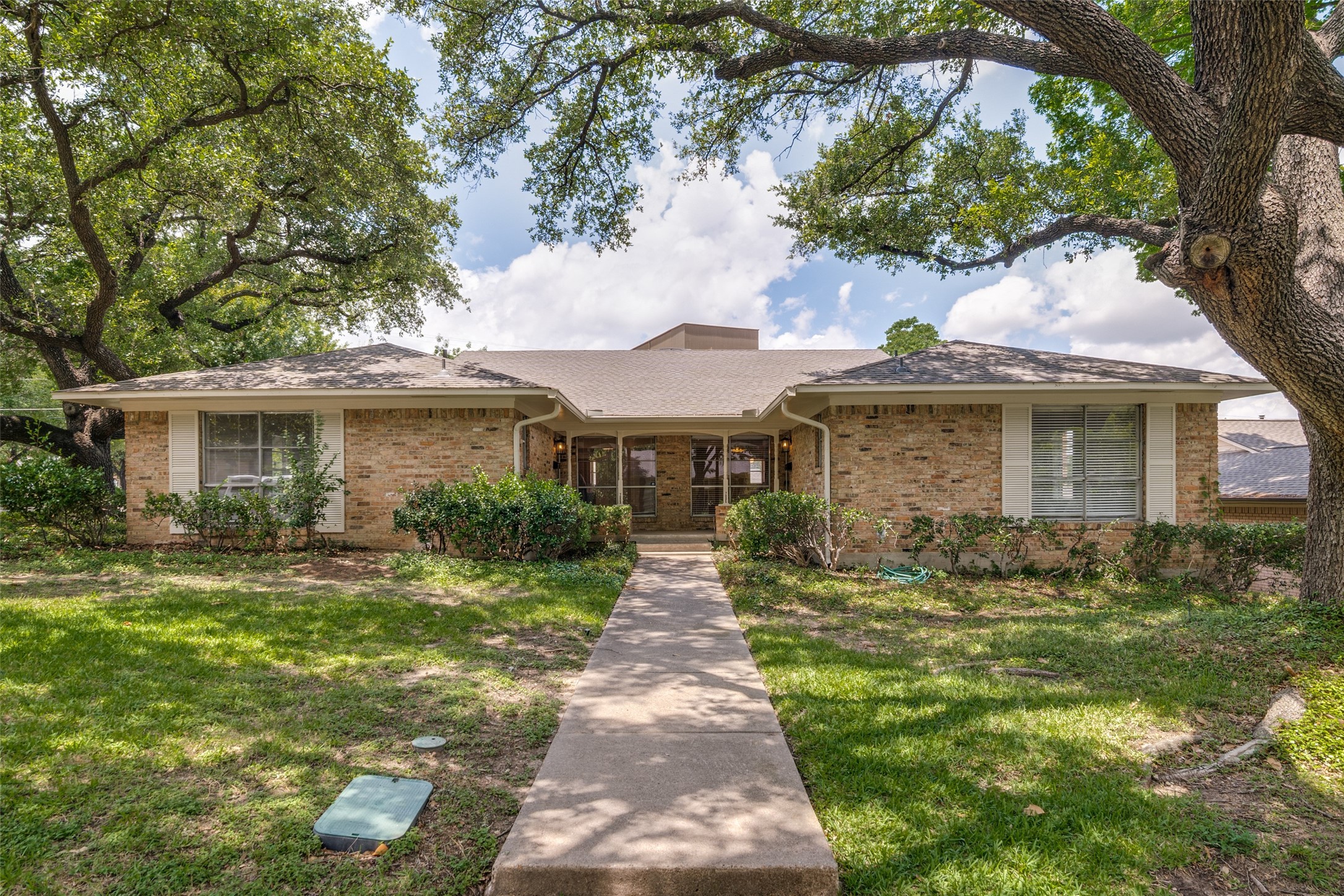 7003 Kingsbury Drive Dallas TX 75231