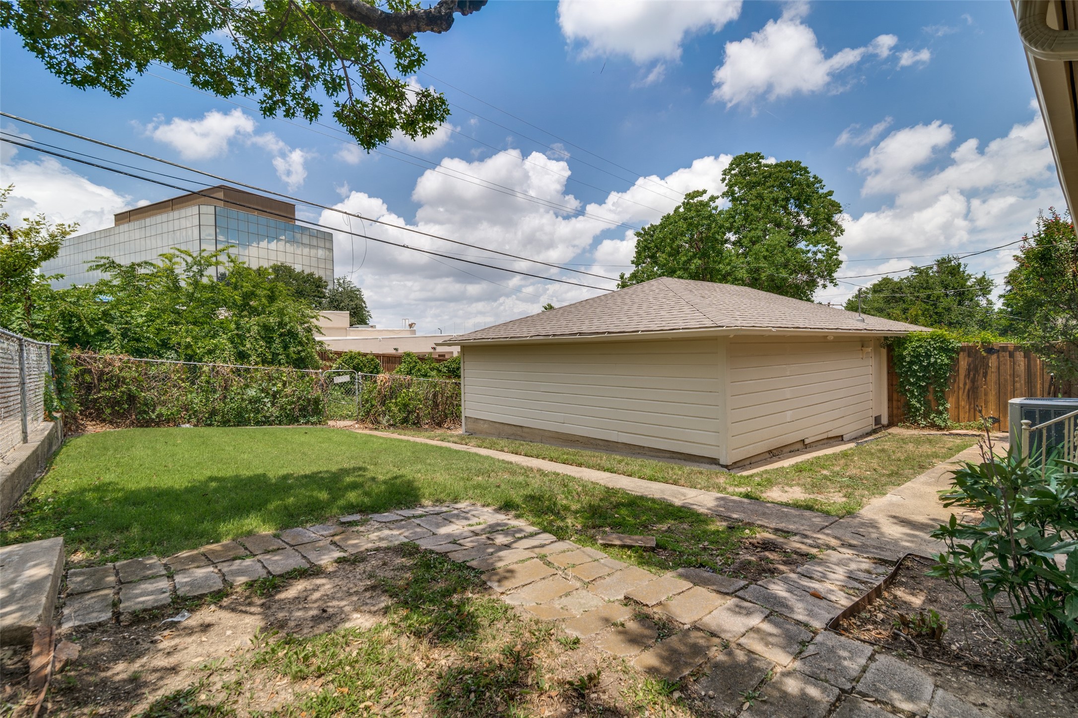 7003 Kingsbury Drive Dallas TX 75231