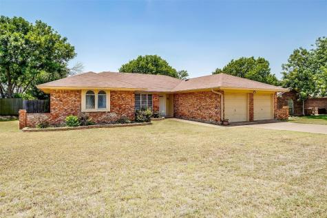 9929 Farmington Drive Benbrook TX 76126