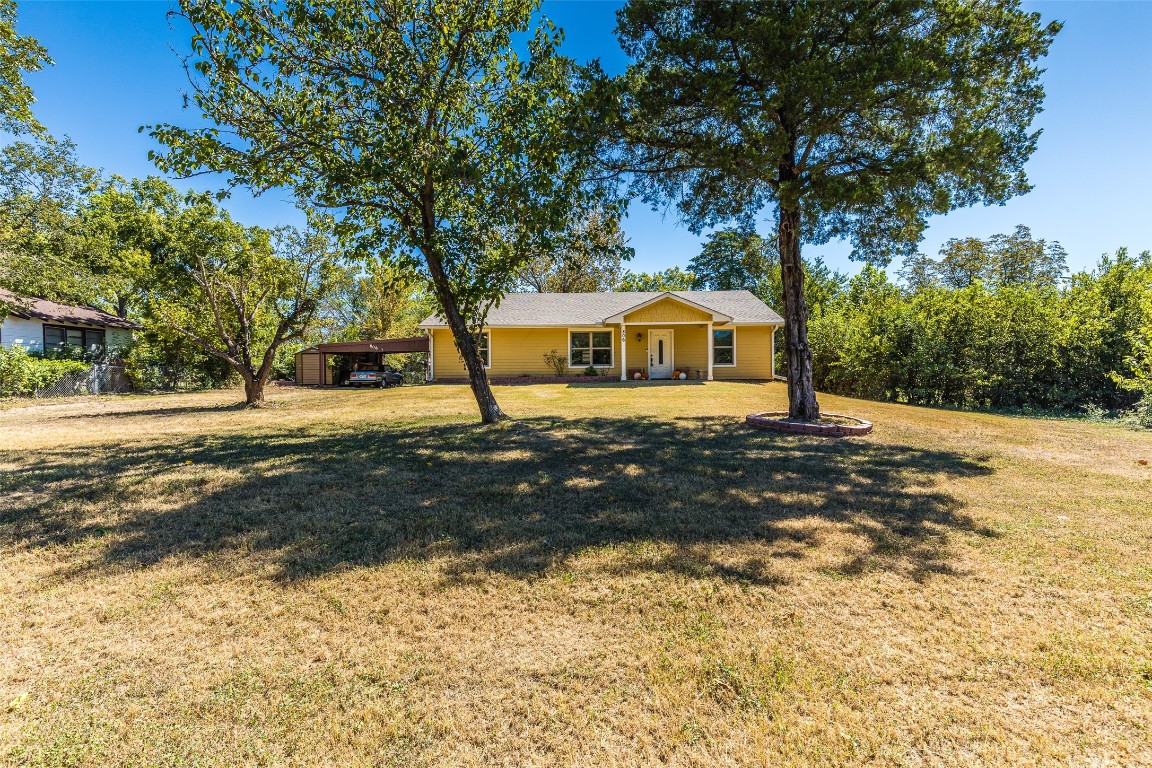 806 N College Avenue West TX 76691