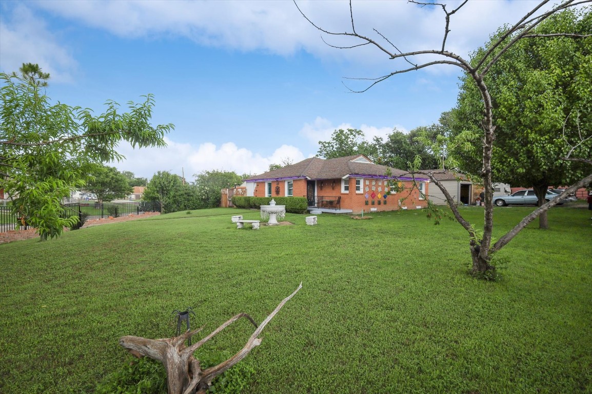 1910 Huntingdon Avenue Dallas TX 75203
