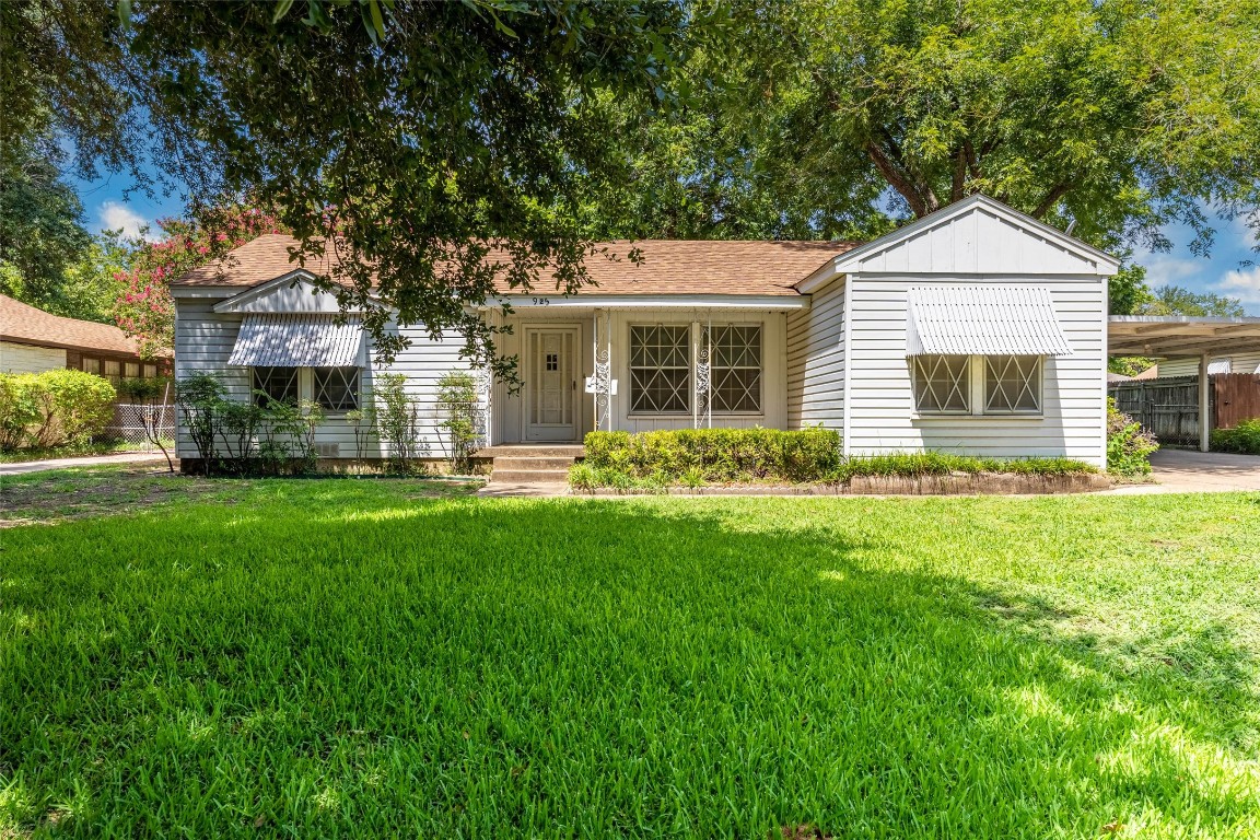 925 Keith Pumphrey Drive River Oaks TX 76114