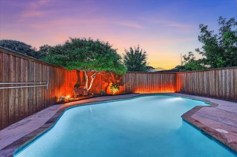 2713 Esquire Lane Garland TX 75044