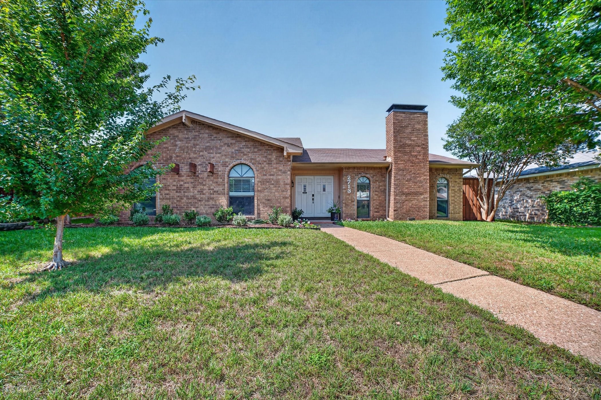 2713 Esquire Lane Garland TX 75044